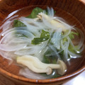 お塩と砂糖's cooksnap of when they made 玉ねぎとしめじの簡単お吸い物.
