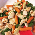 ame-ikuru's cooksnap of when they made 鶏モモ肉のオイスターソースの中華炒め.
