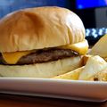 オレの夜食⭐☽食堂's cooksnap of when they made 盛り付けで変わるみんなのハンバーガー.