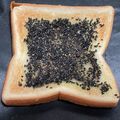 クックM6DK2O☆'s cooksnap of when they made いり胡麻蜂蜜オリーブオイル黒胡椒トースト.
