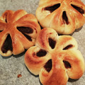 やーまーみ's cooksnap of when they made 簡単お花成形２種✿紫いもあんぱん.