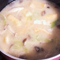 あやか1120's cooksnap of when they made しめじ 油揚げ ねぎ 炒め 味噌汁 ♪.