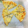 〜みみ〜's cooksnap of when they made ゴルゴンゾーラのはちみつピザ.
