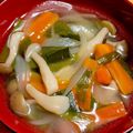 ごふぁんだ's cooksnap of when they made にんじん玉ねぎニラしめじの中華風スープ.