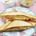 在宅勤務のおじさん's cooksnap of when they made 卵・キャベツ・チーズのホットサンド.