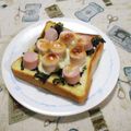 ＠迷子＠'s cooksnap of when they made おさかなソーセージ＊わさびトースト.