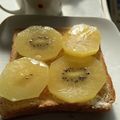 くじら食堂's cooksnap of when they made キウイ&クリームチーズのハニートースト.