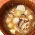 caruga's cooksnap of when they made 椎茸の旨味溢れる里芋ネギのほっこり味噌汁.