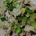 yamamam's cooksnap of when they made レタスとキノコと豚肉の野菜炒め♪.