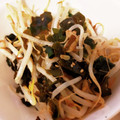 ★Lewis★'s cooksnap of when they made もやしと乾燥わかめの酢の物.