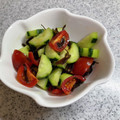 omidumama's cooksnap of when they made ササッと一品トマトときゅうりの塩昆布和え.