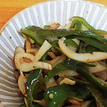 ｅｋ４'s cooksnap of when they made ピーマンとイカの燻製の炒めもの.
