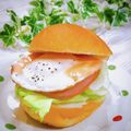 Satoco❋'s cooksnap of when they made 簡単美味しいハムエッグバーガー.