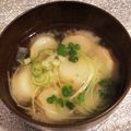 tikariri's cooksnap of when they made かいわれ大根とお麩のお味噌汁.