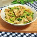 KBBキッチン☆'s cooksnap of when they made 鶏皮とキュウリのごまポン和え…みそ汁も♪.