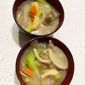 ☆ひぐま☆'s cooksnap of when they made ズッキーニと舞茸のじゅわっとお味噌汁.