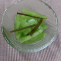 yukitarooo's cooksnap of when they made 捨てない！メロンの皮と実の間の漬け物.