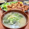 Superlittleboo's cooksnap of when they made 玉ねぎわかめ油揚げ入り味噌汁.