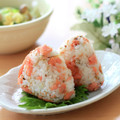 runa10's cooksnap of when they made 鮭フレークとじゃこの和風おにぎり.