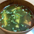 お塩と砂糖's cooksnap of when they made カニかまとわかめのお吸い物.