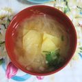 mmameco's cooksnap of when they made 定番！玉葱とじゃがいもの味噌汁.