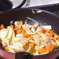 hisakin's cooksnap of when they made 鶏もも肉とニンジンとタマネギの甘酢炒め.