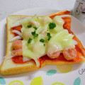 へい♡ゆー♡'s cooksnap of when they made ウインナーと玉ねぎだけのピザトースト.