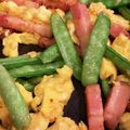 ここひさゆーこりん's cooksnap of when they made 絹さやとソーセージの玉子炒め.