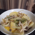 cook4vd61p's cooksnap of when they made じゃがいもと玉ねぎとしめじのマヨ炒め.