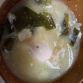 秀狼1011's cooksnap of when they made 玉ねぎわかめ油揚げ入り味噌汁.