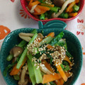 赤い電話's cooksnap of when they made 小松菜とにんじんとしめじの和風いため.