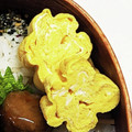 新妻あや's cooksnap of when they made 竹串でお花の卵焼き♪キャラ弁おかずに♪.