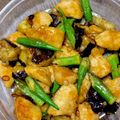 mechakohan's cooksnap of when they made 鶏むね肉となすとオクラのピリ辛炒め.