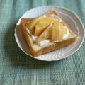 yesmama's cooksnap of when they made クリチ桃はちみつトースト.