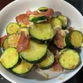 ＭＩ−ＳＡＮ's cooksnap of when they made ズッキーニとベーコンのコンソメチーズ炒め.