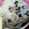 ゆけり３兄弟's cooksnap of when they made わかめとゴマのおにぎり.