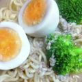 xyzクック's cooksnap of when they made レンジゆで卵サッポロ一番味噌冷しラーメン.