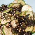 ♡YKitchen♡'s cooksnap of when they made 胡瓜とわかめの酢の物をすし酢と白だしで.