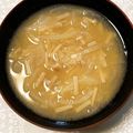 ˚✧₊⁎ゆう˚✧₊⁎'s cooksnap of when they made ✽玉ねぎとえのき茸の味噌汁✽.