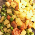 クック2Y83ZA☆'s cooksnap of when they made ウインナーとポテトと枝豆の塩コショウ炒め.