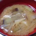 わかポン☆'s cooksnap of when they made 茄子.小松菜.油揚げ.舞茸.玉葱の味噌汁.