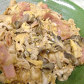 アズーロコンパクト's cooksnap of when they made きのことベーコンのふんわり卵炒め.