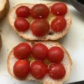のりこったん's cooksnap of when they made プチトマトのオープントースト.