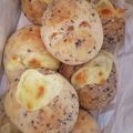 あまいこびと's cooksnap of when they made 黒ごまチーズパン.