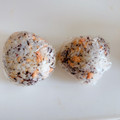 ゆかりりりー's cooksnap of when they made 鮭フレークとゆかりのおにぎり☆.
