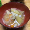 北京パンダ's cooksnap of when they made 簡単♬じゃがいもと玉ねぎ きのこの味噌汁.