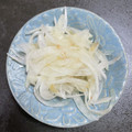 ☆chibin☆'s cooksnap of when they made 玉ねぎと鰹節のめんつゆサラダ.