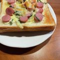 chikinda's cooksnap of when they made ◆ウインナー大葉チーズトースト◆.