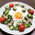 居酒屋まるみ's cooksnap of when they made とろろとオクラのサラダそば～温玉のせ～.