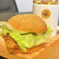 tomiori411's cooksnap of when they made ☆本物？？☆チャイニーズチキンバーガー.